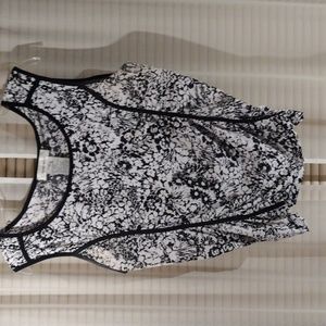 Nine West tank with ruching. Size M.